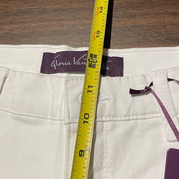 Gloria Vanderbilt Amanda jeans NWT - size 10 - Picture 13 of 13